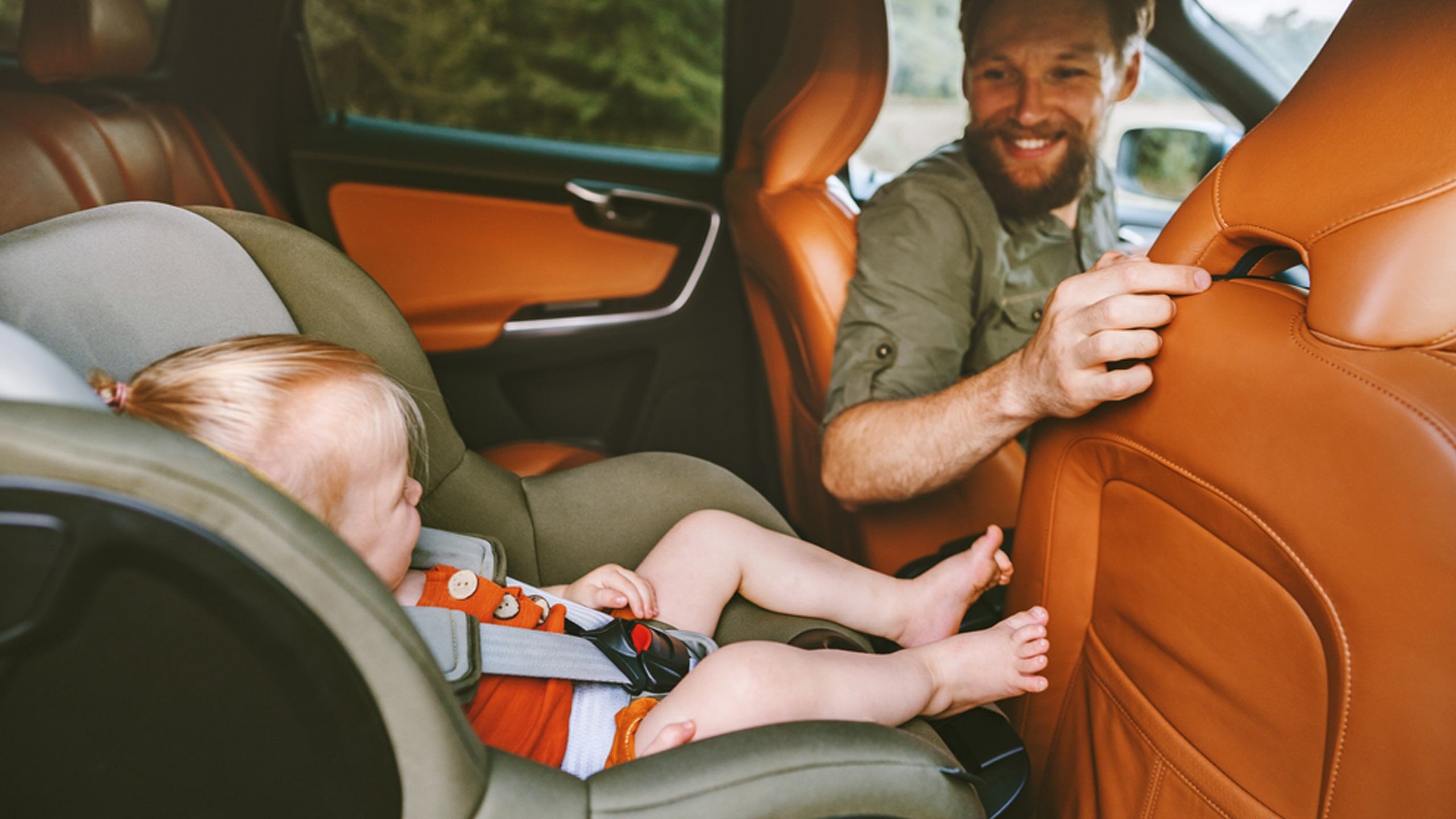 How a Taxi with a Baby Seat Enhances Safety for Road Trips